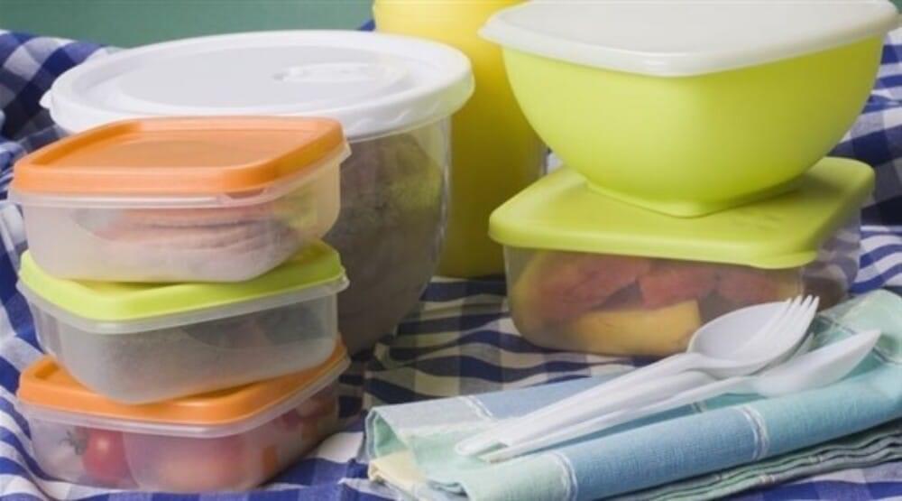إحذروا .. إعادة استخدام عبوات تغليف الغذاء البلاستيكية بها سم قاتل .. والسبب!!