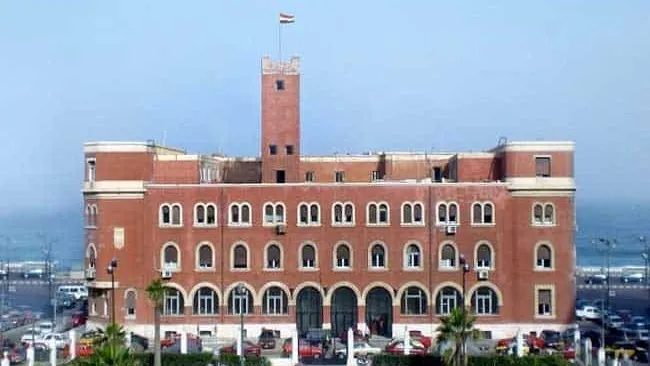 جامعة الإسكندرية تصدر بياناً رسمياً بشأن "خناقة كلية الحقوق"