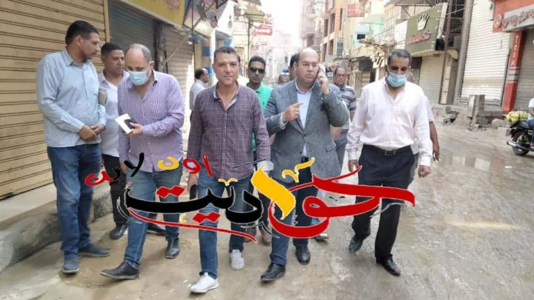 بالأمر .. نائب محافظ الجيزة لمسئول مرفق الكهرباء إعادة تعديل ونقل صناديق الكهرباء وتغطية الكابلات بشارع الجمهورية