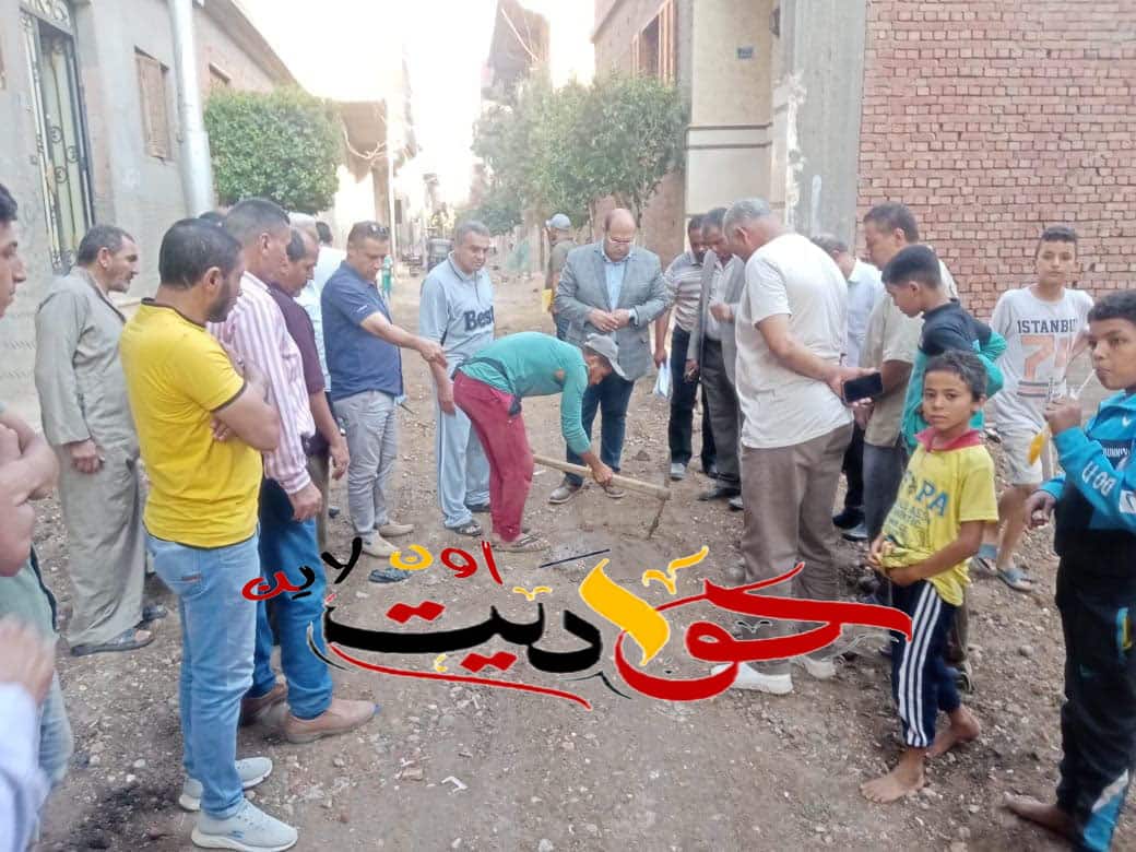 نائب محافظ الجيزة .. يتقمص دور فنى صرف صحى .. يقوم بالتفتيش على المطابق للتأكد من جاهزيتها .. يتابع الوصلات المنزلية بنفسه