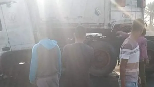 بالأسماء .. مصرع 6 عمال في حادث تصادم سيارة نقل ثقيل بملاكى على الطريق الأوسطي بالبدرشين