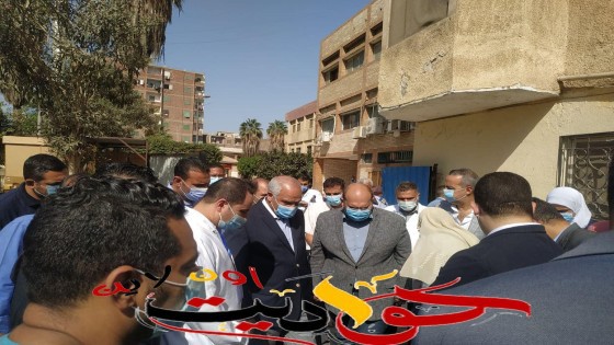 مواطن يستوقف موكب محافظ الجيزة لعرض شكواه .. الأخير يوقع 3 ايام جزاء لطبيب النساء والتوليد بمستشفى البدرشين .. إعرف السبب!!