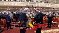 قبل بدء الندوة التثقيفية .. الرئيس السيسى يرحب بالفريق عبدرب النبى حافظ أحد أبطال نصر اكتوبر فمن هو ؟