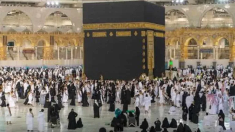 بسبب اوميكرون .. السعودية تكشف عن حقيقة تغيير إجراءات العمرة