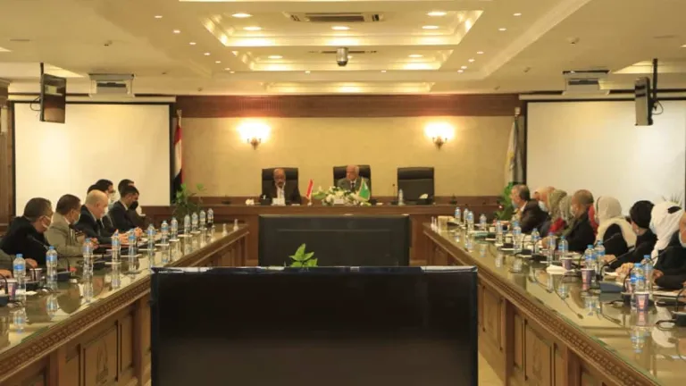 استعداداً للعام الدراسى الجديد .. محافظ الجيزة يلتقي بمدراء الإدارات التعليمية