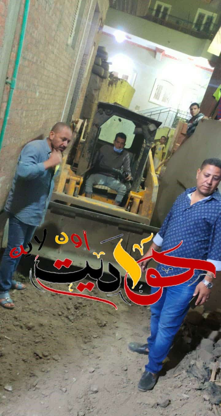 استجابة فورية لـ "حواديت اون لاين" .. رئيس مدينة الحوامدية على رأس حملة لإزالة انقاض العقار المنهار (صور) 2 استجابة فورية لـ "حواديت اون لاين" .. رئيس مدينة الحوامدية على رأس حملة لإزالة انقاض العقار المنهار (صور)