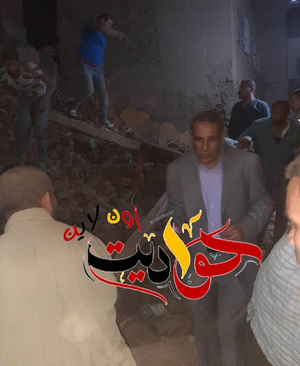 استجابة فورية لـ "حواديت اون لاين" .. رئيس مدينة الحوامدية على رأس حملة لإزالة انقاض العقار المنهار (صور) 1 استجابة فورية لـ "حواديت اون لاين" .. رئيس مدينة الحوامدية على رأس حملة لإزالة انقاض العقار المنهار (صور)