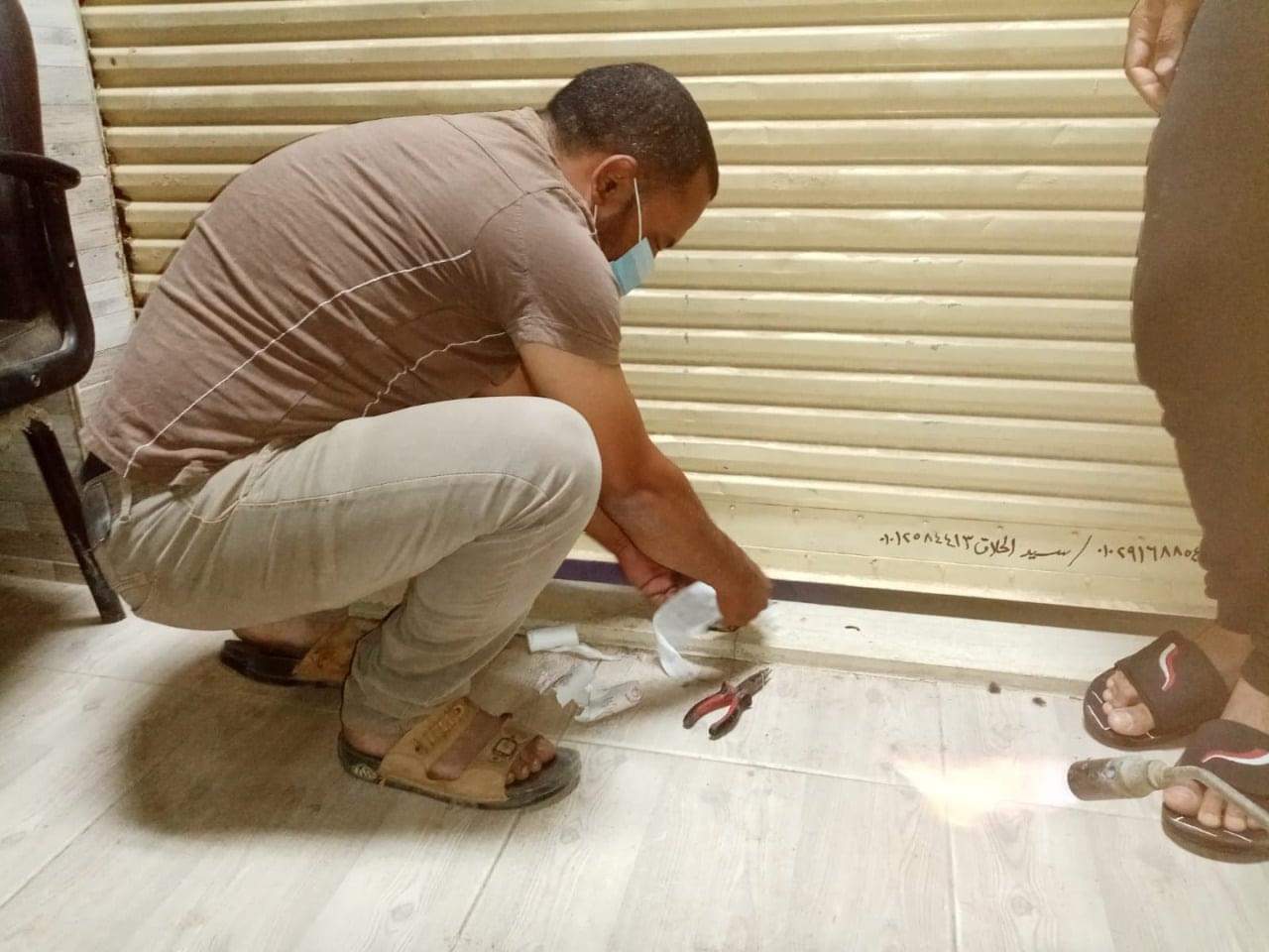 لعدم تنفيذ قرار رئيس الوزراء .. غلق وتشميع 30 محل تجاري وورشه منهم الحوامدية والبدرشين