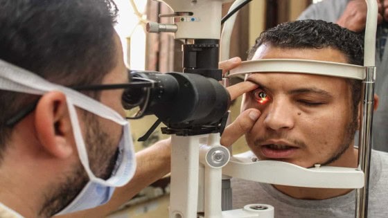 محافظ الجيزة .. توقيع الكشف الطبي علي ١٠٦٢ مواطنا بالواحات البحرية وصرف الادوية اللازمة لعدد ٥١٢ حاله بالمجان