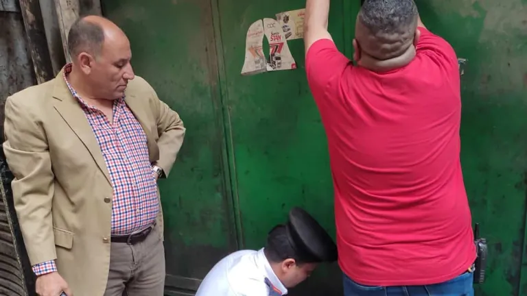 لهذه الاسباب ..غلق وتشميع ٣٥ محل تجارى ومقاهي ومطاعم فى الجيزة