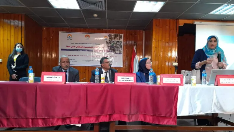 جامعة 6 أكتوبر تطلق برنامجا تدريبيا لطلاب الجامعة للتخلص الآمن من المخلفات الالكترونية تحت شعار "كن عصريا وصديقا للبيئة" 