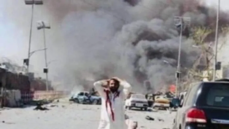 أثناء صلاة الجمعة .. انفجار داخل مسجد شمال أفغانستان يسفر عن مئات القتلى والجرحى