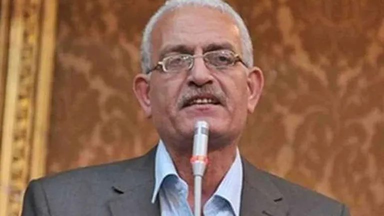 نائب يطالب بإغلاق العيادات الخاصة.. نرفض تسليع الصحة