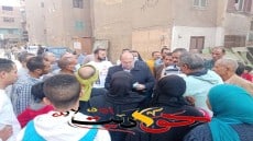 خلال جولته بمنشأة القناطر .. حوار مفتوح بين نائب محافظ الجيزة والمواطنين .. يعطى توجيهات هامة