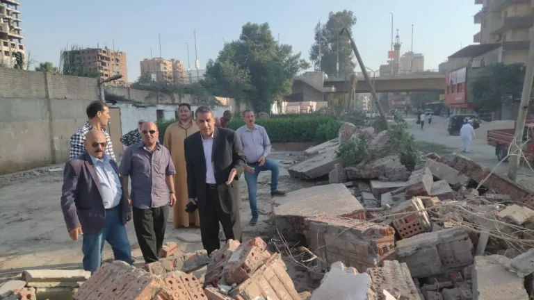 استجابة لـ "حواديت اون لاين" وجهود عضو مجلس الشيوخ .. إزالة النادى النسائى بالحوامدية لتوسعة طريق 11