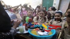 بالصور .. صرخة أهالى الحوامدية وقراها لمحافظ الجيزة .. هل يرضيك هذا .. انقذ اولادنا من خطر الاصابة بالامراض بسبب انتشار الباعة الجائلين امام المدارس