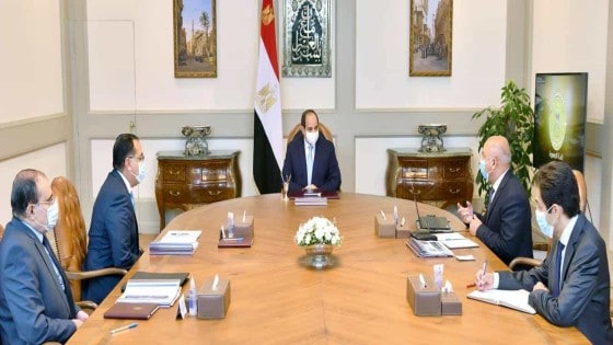 السيسي يتابع مشروعات وزارة النقل على مستوى الجمهورية خاصةً الطرق والمحاور