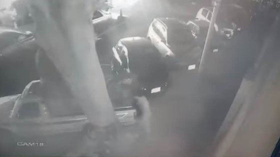 افتضاح امر جامعى القمامة من المنازل بالجيزة .. الكاميرات توثق المشهد كاملاً