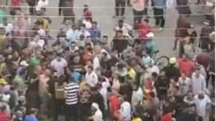 شاهد بالفيديو .. يفصل رأسه عن جسده بالطريق امام المارة فى الإسماعيلية .. النائب العام يأمر بسرعة إنهاء التحقيقات