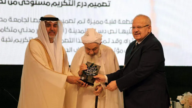 جامعة محمد بن زايد للعلوم الإنسانية بالإمارات تُكرم الدكتور الخشت لدوره البارز في تجديد الخطاب الديني
