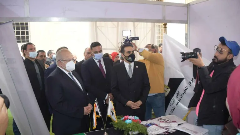 رئيس جامعة القاهرة يفتتح ملتقى التوظيف بكلية الاقتصاد والعلوم السياسية