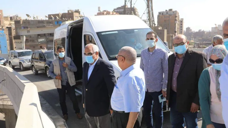 ميدانياً .. محافظ الجيزة يتفقد أعمال إنشاء الاسطبل الحضارى بمحيط المنطقة الاثرية بالاهرامات .. يتواصل مع أهالى المنطقة لحل شكواهم .. يوجه رئيس حى الهرم بهذه التوجيهات