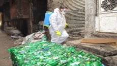 تحت شعار”حمايتنا فى نظافتنا” .. مؤسسة أضواء المستقبل تنفذ حملة لرش وتعقيم زرايب الخصوص وعزبة النخل