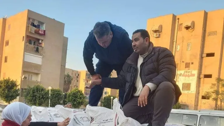 ضبط 24 طن دقيق بلدى مدعم  وسكر تموينى بالبدرشين والعياط