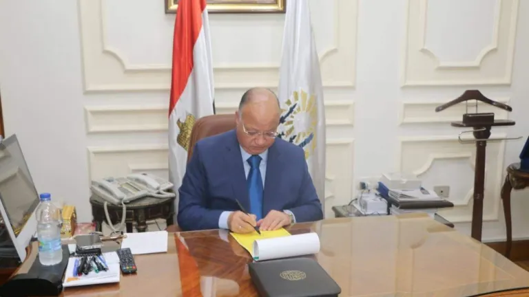 محافظ القاهرة يبحث مع ممثلى صندوق مكافحة الادمان الجهود المبذولة للتوعية والكشف المبكر عن المخدرات