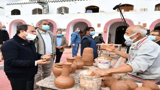 بعد التطوير .. السيسى يتفقد منطقتي مصر القديمة وسور مجري العيون .. متابعة تنفيذ أعمال الطرق والكباري بالقاهرة الكبرى