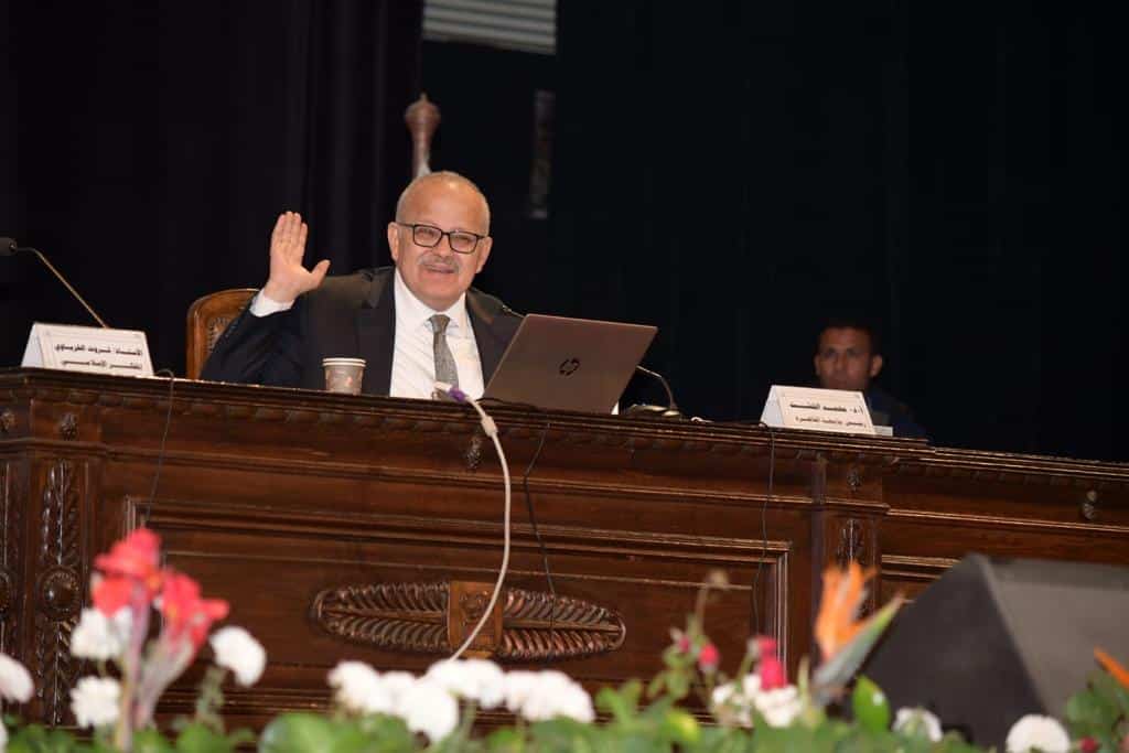 رئيس جامعة القاهرة يهنئ علماء الجامعة وخريجيها الفائزين بجوائز الدولة التقديرية والتشجيعية والتفوق