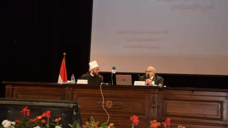 لتأسيس خطاب ديني جديد: محاضرة للخشت والأزهري كاشفة حول الثوابت والمتغيرات في الإسلام بجامعة القاهرة