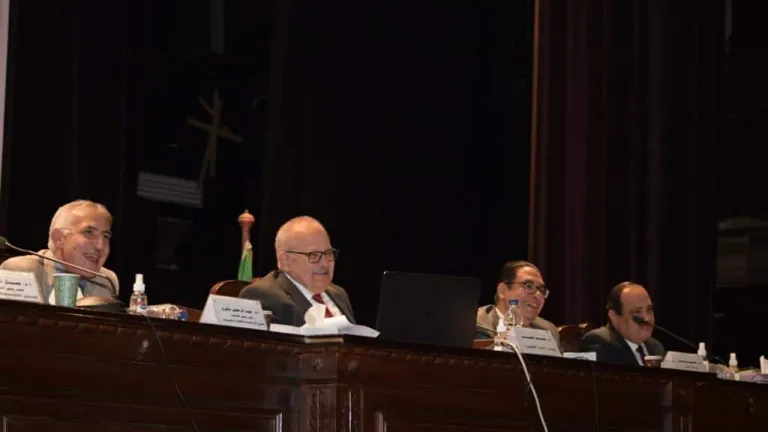 الخشت يوجه العمداء ببدء الاستعدادات لامتحانات الفصل الدراسي الأول ومراعاة إجازات عيد الميلاد المجيد