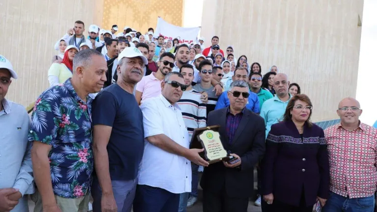 المشاركون فى المنتدى الشبابى الحادى عشر بأسوان يزورون السد العالى ومعبد فيلة .. يطلقون مبادرة"زور مصر..مصر أحلى"