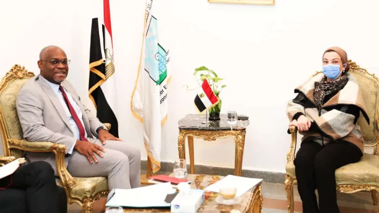 وزيرة البيئة تبحث مع رئيس الوكالة الفرنسية للتنمية بأفريقيا تحضيرات إستضافة مؤتمر المناخ القادم