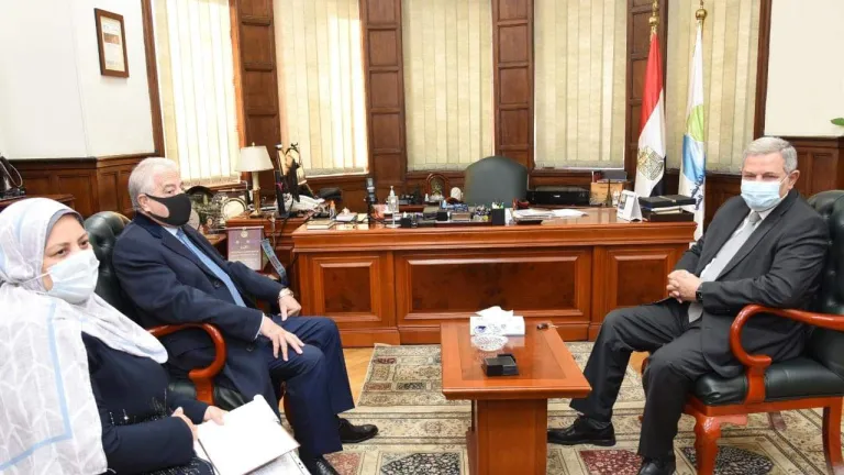 "محافظ جنوب سيناء" و"رئيس القابضة للمياه" يجتمعان لمناقشة آليات تطوير وتحسين منظومة المرافق