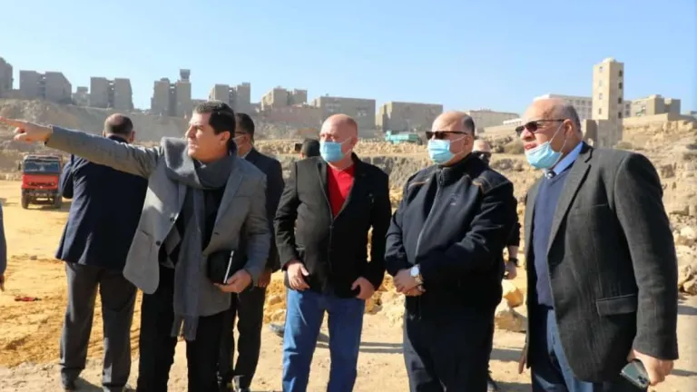 محافظ القاهرة يتفقد مشروع شمال الحرفيين على مساحة ٦٠ فدانا بمنشأة ناصر