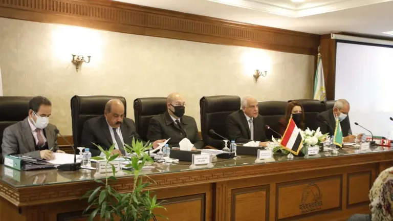 محافظة الجيزة: تكثف أستعداداتها لإستقبال أعياد الميلاد .. حملات نظافة موسعه بمحيط الكنائس ورفع للسيارات المتهالكة بالشوارع .. إلغاء الإجازات للعاملين بالحدائق العامة وقطاعات النظافة