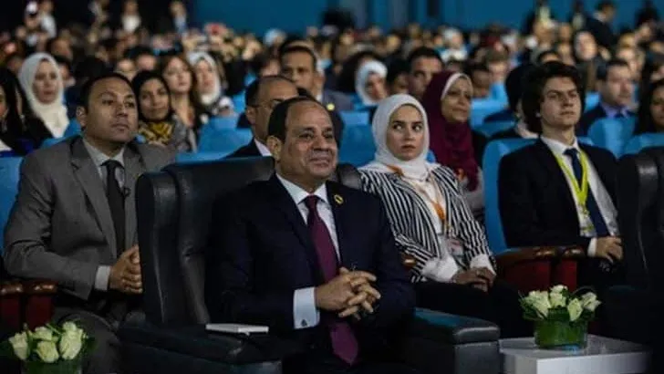 السيسي يوجه الشكر لمشاركين في حفل ختام منتدى شباب العالم