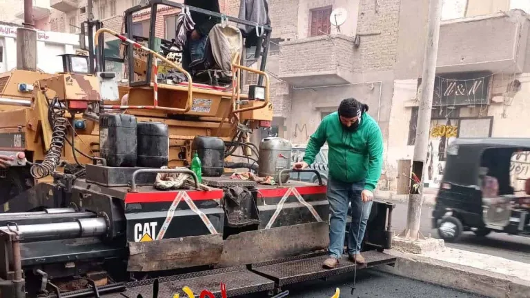 الجيزة : استكمال رصف شارع النزهة فى الحوامدية