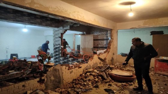 الجيزة تضبط وتزيل اعمال تحويل جراجات لمحلات بحدائق الاهرام