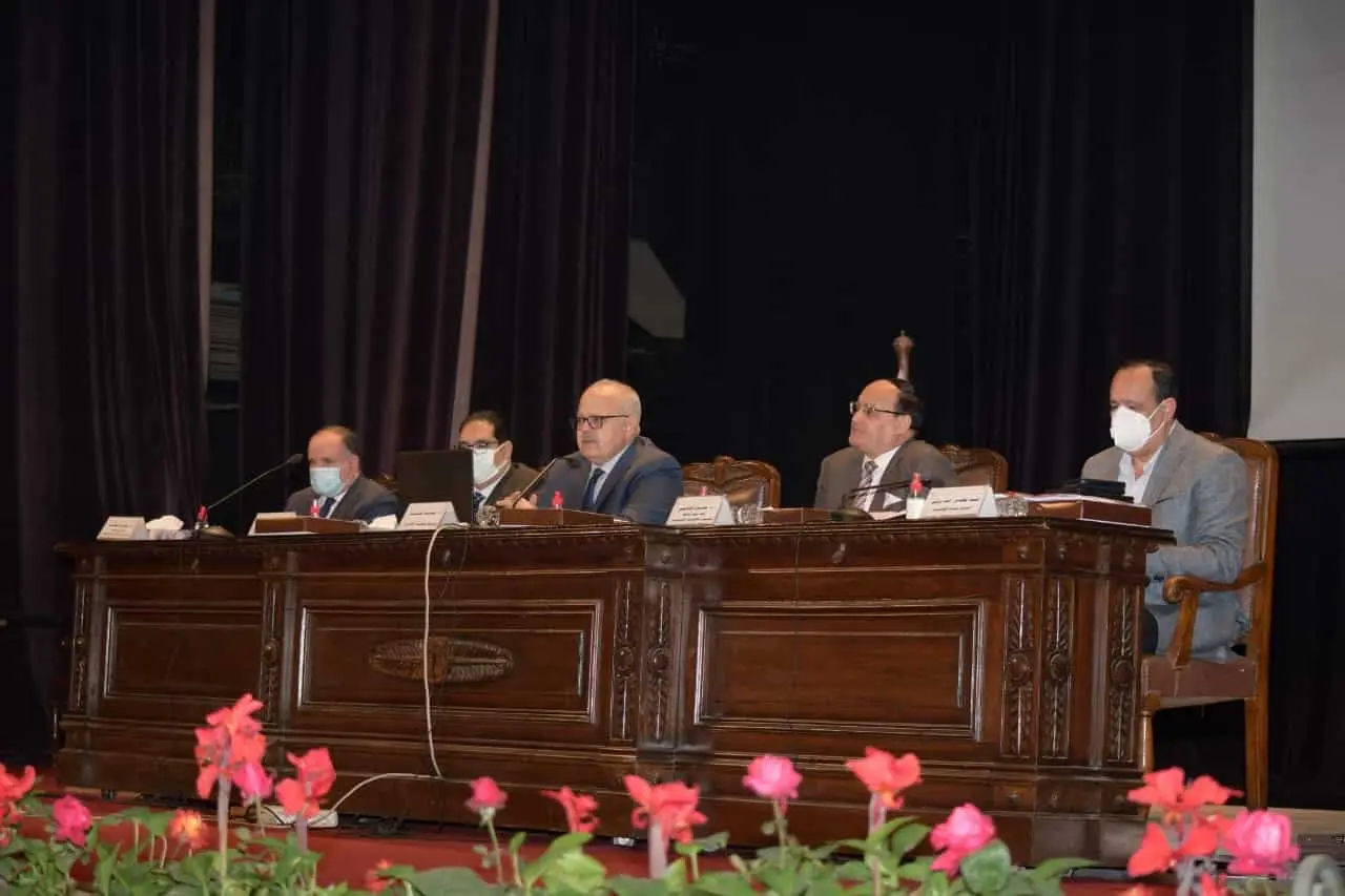 مجلس جامعة القاهرة يعلن فوز 43 عالمًا بجوائز الجامعة لعام 2021