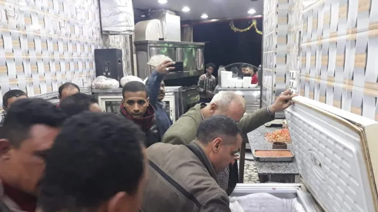 غلق وتشميع مطعم مشويات شهير بأوسيم