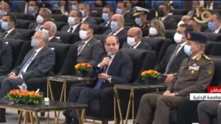 السيسى مخاطباً المصريين .. لو مش قادر والله هديكم التحية وامشى .. القضية كبيرة أوي مش موضوع سلطة .. مستقبل ولادنا امانة