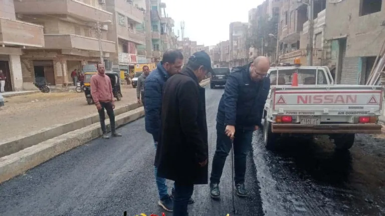 فنى بدرجة نائب محافظ .. الشهابى يتابع نسب الرصف فى البدرشين .. يتابع تمركز سيارات ومعدات شفط مياة الأمطار