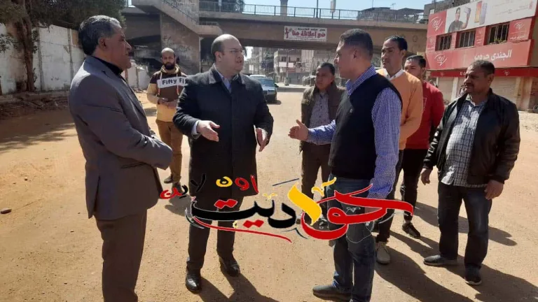 سيراً على الأقدام .. نائب محافظ الجيزة يتفقد شارعى "الجمهورية والنزهة" بعد الرصف .. تعليمات جديدة لرئيس مدينة الحوامدية بشأن طريق 11