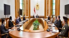 لجذب الاستثمارات المباشرة .. السيسى يتابع خطة الحكومة لبرنامج الطروحات .. يوجه بتعميق التصنيع الوطني للسيارات الكهربائية