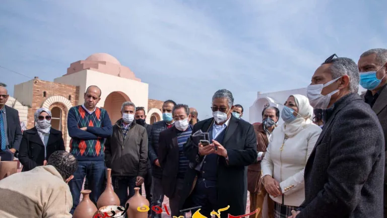 نائب محافظ القاهرة تبحث تعزيز الفرص الاستثمارية بقرية الفواخير .. جهود لافتتاح المدرسة الفنية لتعليم صناعة الفخار