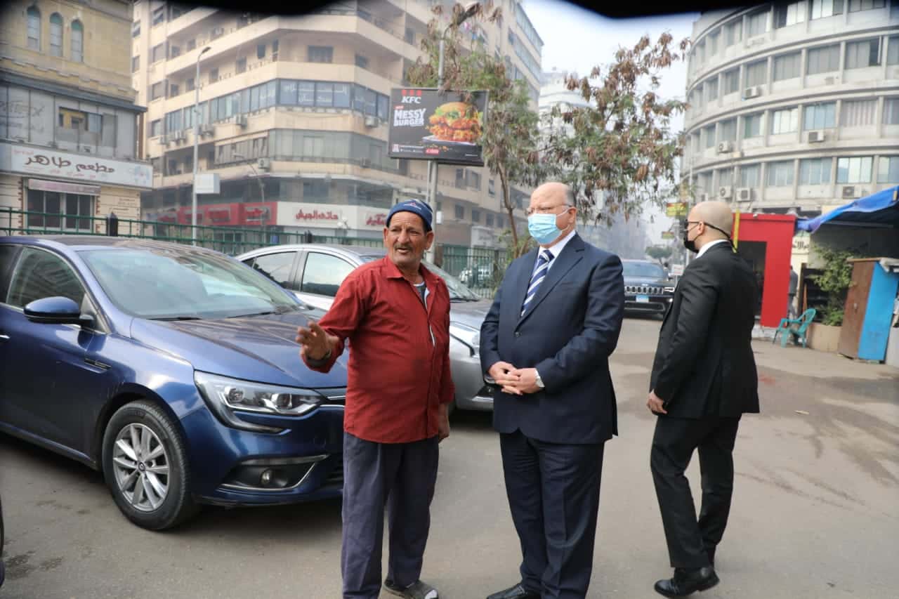 محافظ القاهرة يتفقد ساحات إنتظار السيارات بوسط المدينة لمتابعة الالتزام بتعريفة الانتظار