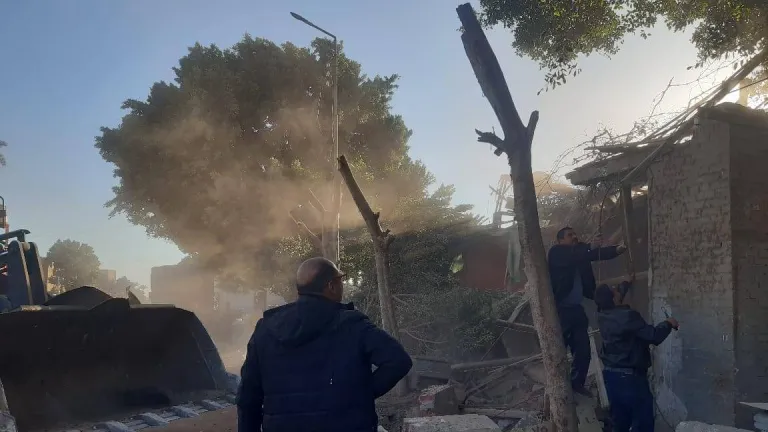 الجيزة: إزالة 32 منشأة وتعديات علي حرم الطرق والري بالبدرشين